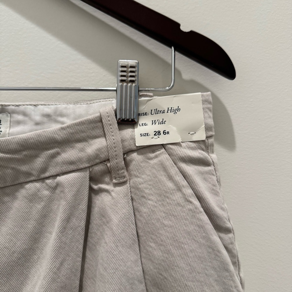 NWT Abercrombie & Fitch Pleated Cotton High Rise Wide Leg Trouser Tan
Size 28/6R - Picture 4 of 8